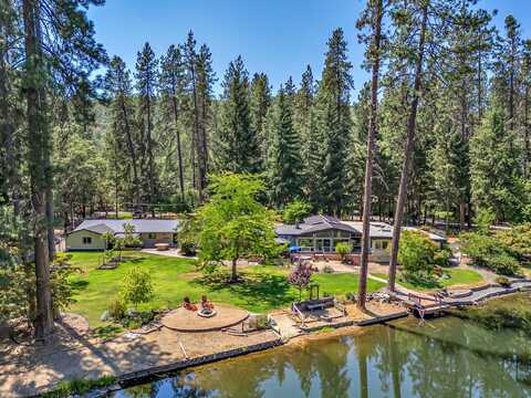 8980 Hardy Way, Gold Hill, OR 97525