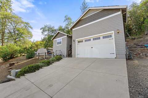 165 Cindy Way, Shady Cove, OR 97539