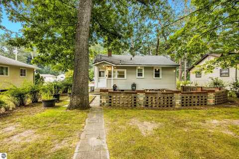 1609 E Eighth Street, Traverse City, MI 49686
