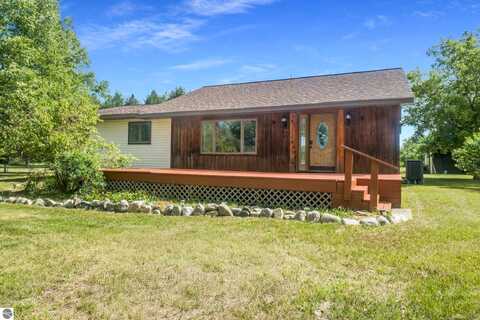 7977 Michigan Avenue, Thompsonville, MI 49683