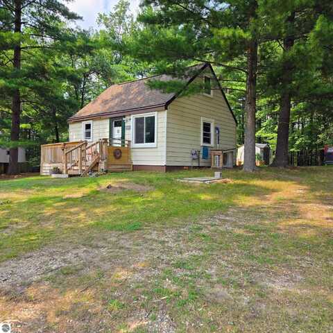 1863 Cuyuga Trail, West Branch, MI 48661