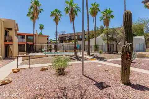 1620 N Wilmot Road, Tucson, AZ 85712