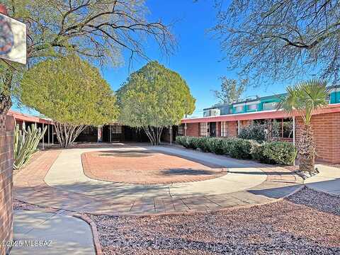 910 N Alvernon Way, Tucson, AZ 85711