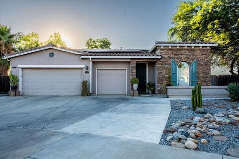 631 N Doree Place, Porterville, CA 93257
