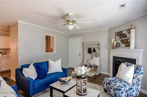 7133 W Friendly Avenue, Greensboro, NC 27410