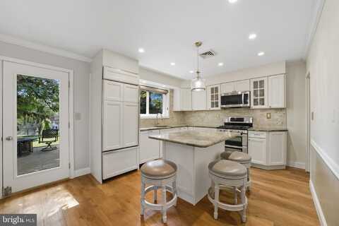 328 W CONESTOGA ROAD, DEVON, PA 19333