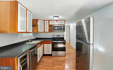 14 SUMMIT POINT DRIVE, FRONT ROYAL, VA 22630