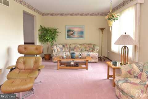 1522 KENHORST BOULEVARD, READING, PA 19607