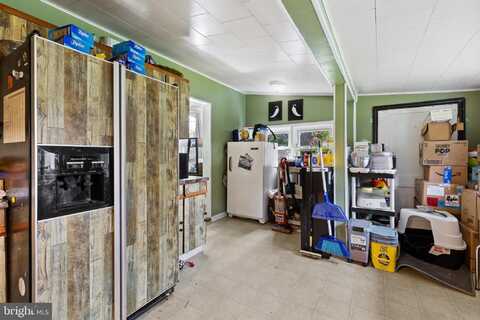 8002 FORT SMALLWOOD ROAD, CURTIS BAY, MD 21226