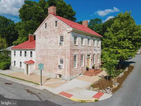 301 E GERMAN STREET, SHEPHERDSTOWN, WV 25443