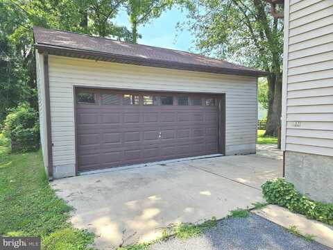 952 THOMPSON BOULEVARD, BALTIMORE, MD 21221