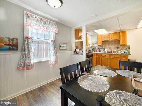 29 E MAIN STREET, RAILROAD, PA 17355