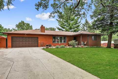 120 Crest Circle, Waterloo, IA 50702
