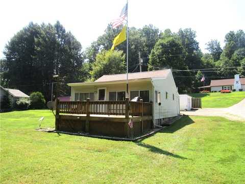 719 Hillville Rd, Perry Twp, PA 16041