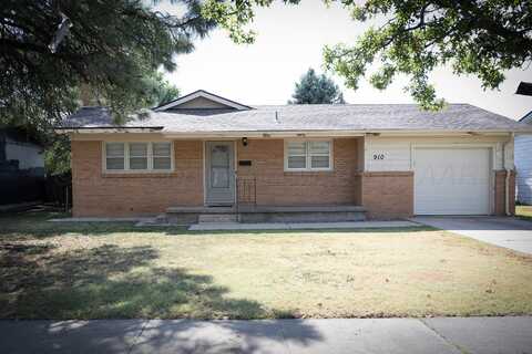 910 Powell Avenue, Dumas, TX 79029