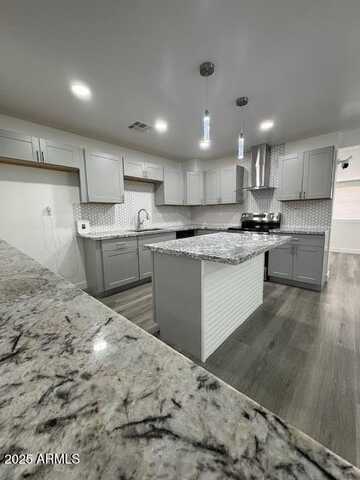 4001 W ROVEY Avenue, Phoenix, AZ 85019