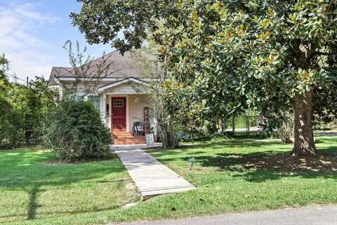 490 W Barkley, Sour Lake, TX 77659