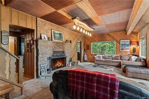 109 Fremont Road, Lake Arrowhead, CA 92352