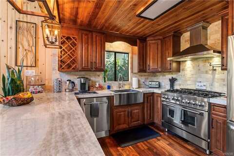 675 Grass Valley Road, Lake Arrowhead, CA 92352
