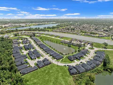 110 Water Grass Trail, Clute, TX 77531