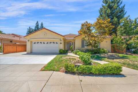 2344 Sierra Madre Avenue, Clovis, CA 93611
