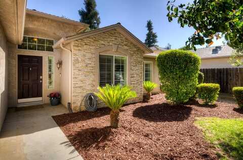 5635 Lamona Avenue W, Fresno, CA 93722
