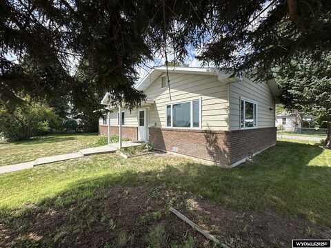 220 N 5th St W, Riverton, WY 82501