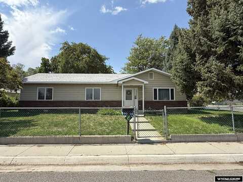 220 N 5th St W, Riverton, WY 82501