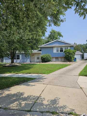642 Omega Drive, Crown Point, IN 46307