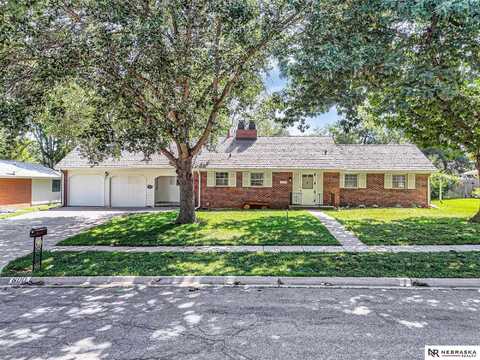 600 Cottonwood Drive, Lincoln, NE 68510