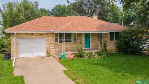 4224 Oak Street, Omaha, NE 68105