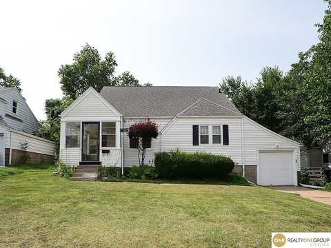 4921 Woolworth Avenue, Omaha, NE 68106