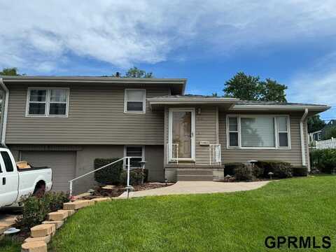 8002 Pasadena Avenue, Omaha, NE 68124
