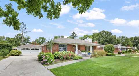 16236 Beechwood Avenue, Beverly Hills, MI 48025