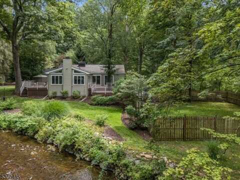 33 Roxiticus Rd, Mendham, NJ 07945