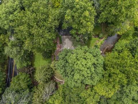 33 Roxiticus Rd, Mendham, NJ 07945