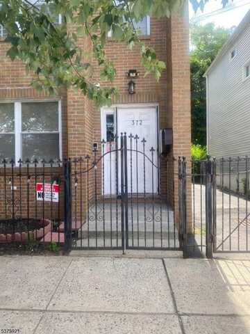 372 Grove St, Newark, NJ 07103