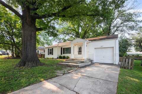 411 W 87th Terrace, Kansas City, MO 64114