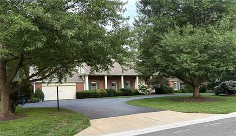 8911 Catalina Drive, Prairie Village, KS 66207