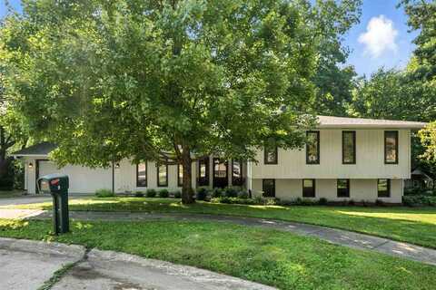 9 Wellesley Way, IowaCity, IA 52245