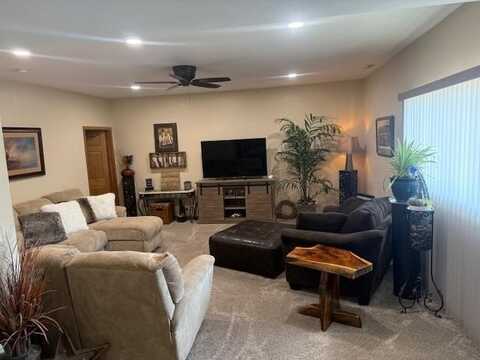 201 N Devoe St, LoneTree, IA 52755