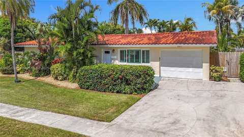 4911 NE 24th Ave, Lighthouse Point, FL 33064