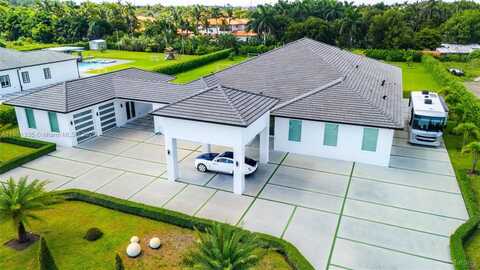 9781 NW 131st St, Hialeah Gardens, FL 33018
