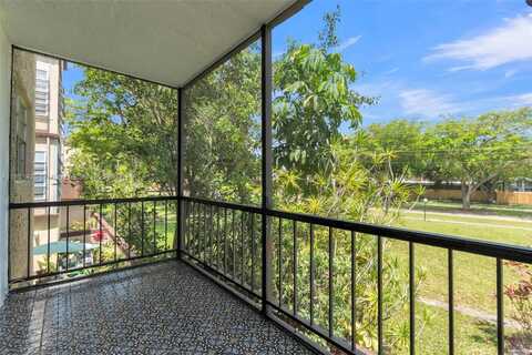7300 NW 17th St, Plantation, FL 33313