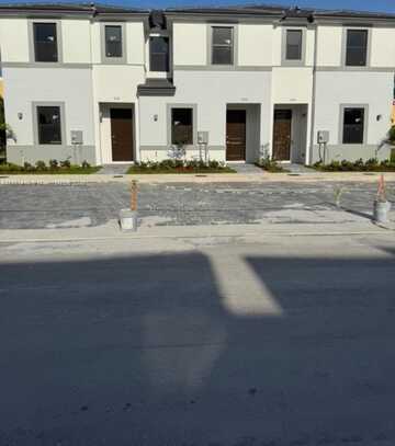 1037 NW 1, Florida City, FL 33034
