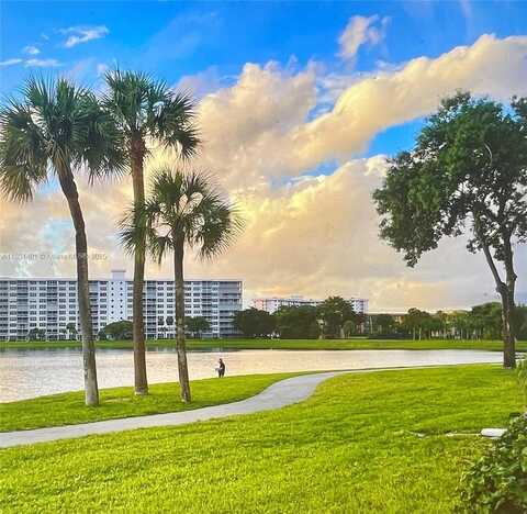 2801 N Palm Aire Dr, Pompano Beach, FL 33069