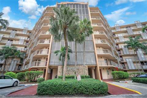 3301 N Country Club Dr, Aventura, FL 33180