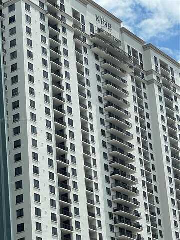 999 SW 1st Ave, Miami, FL 33130