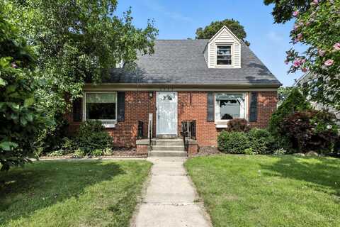 3435 S 43rd St, Greenfield, WI 53219
