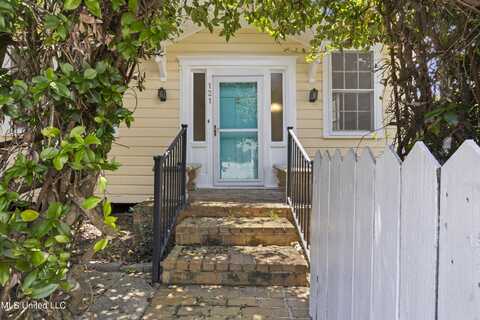121 Seal Avenue, Pass Christian, MS 39571